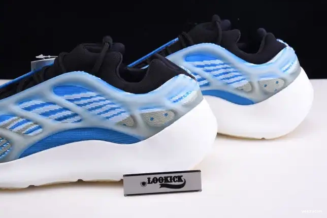 THE ADIDAS DARK IN G54850 V3 YEEZY GLOW 700 0601